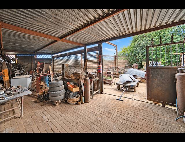 340M² WAREHOUSE FOR SALE IN PETIT